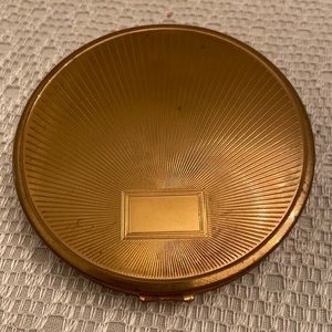 Richard Hudnut Compact